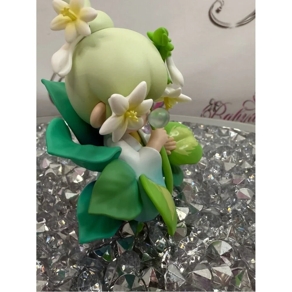 Rolife Nanci doll flower Pastel Green Floral Vinyl Figurine with White Blooms